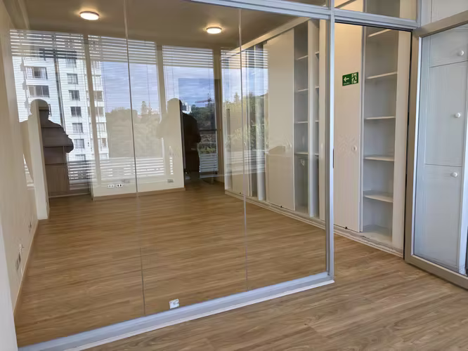 Oficina central de 40 mts2 -  Estacionamiento - Imagen 2