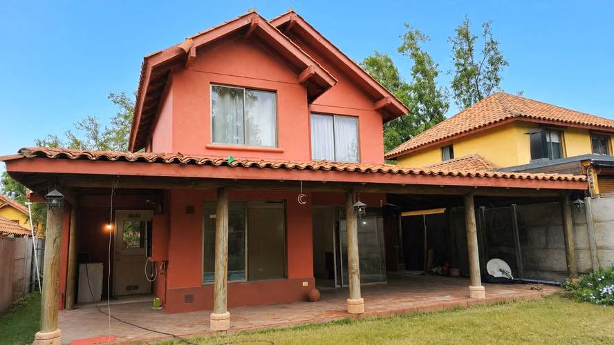 Se arrienda Casa con piscina y vista cordillera
