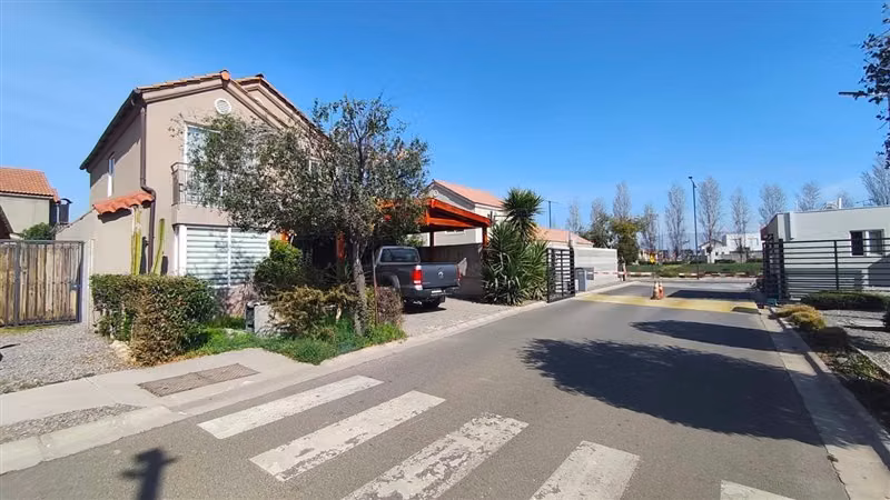 Casa en venta de 3 dorm. en Chicauma - Imagen 2