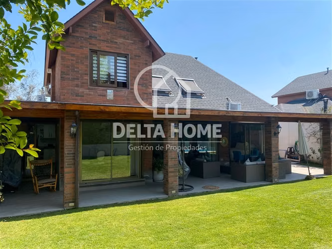 Casa en venta de 4 dorm. en Peñalolén