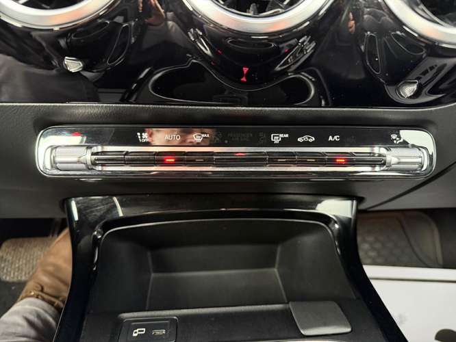 MERCEDES-BENZ A200  HB AT 1.3 TURBO 2020