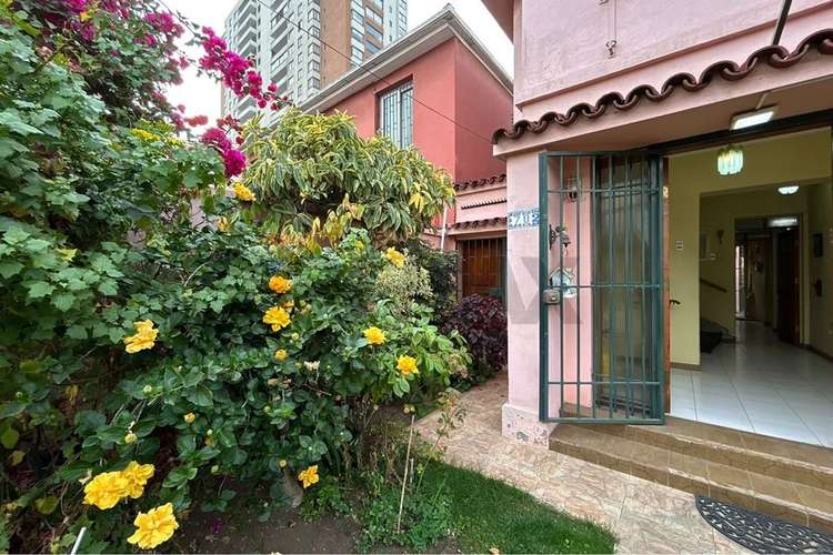 Casa en venta en ñuñoa 5d + 3b - Imagen 4
