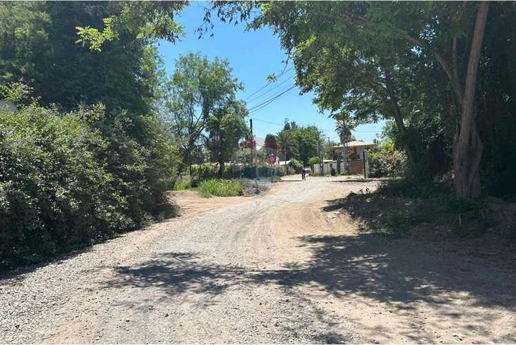 Arriendo de terreno con galpón en viluco.
