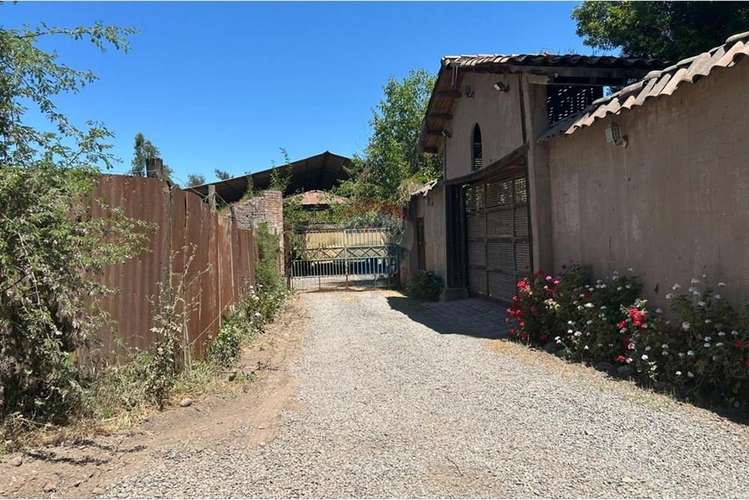 Arriendo de terreno con galpón en viluco.