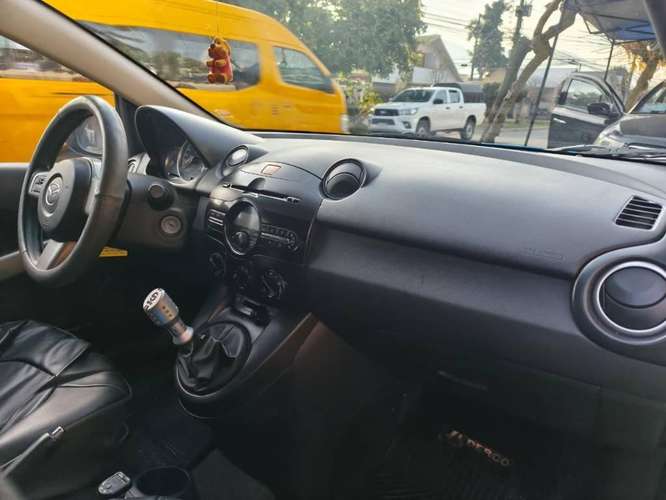 Mazda 2 año 2013 Full