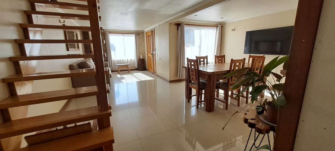EXCELENTE CASA DE DOS PISOS 2D 2B EN LANCO POR 63 MILLONES
