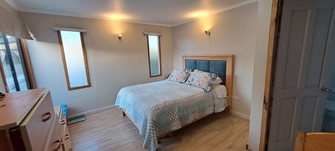 EXCELENTE CASA DE DOS PISOS 2D 2B EN LANCO POR 63 MILLONES