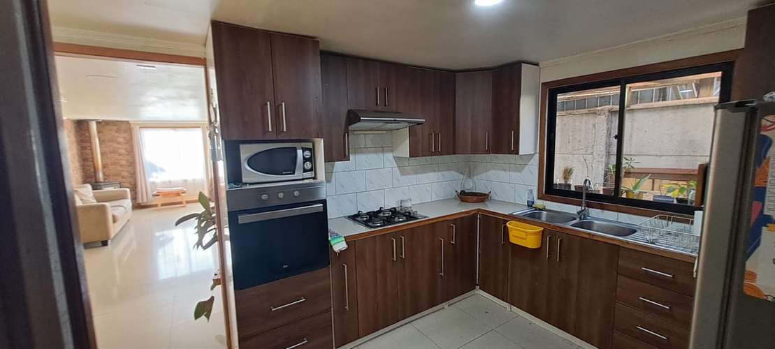 EXCELENTE CASA DE DOS PISOS 2D 2B EN LANCO POR 63 MILLONES