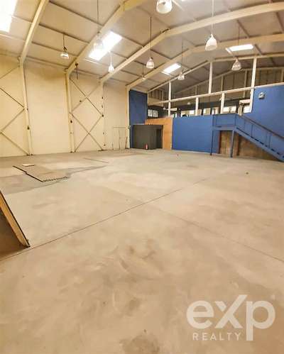 Arriendo galpón 300 m habilitado con oficina y baños, Concón