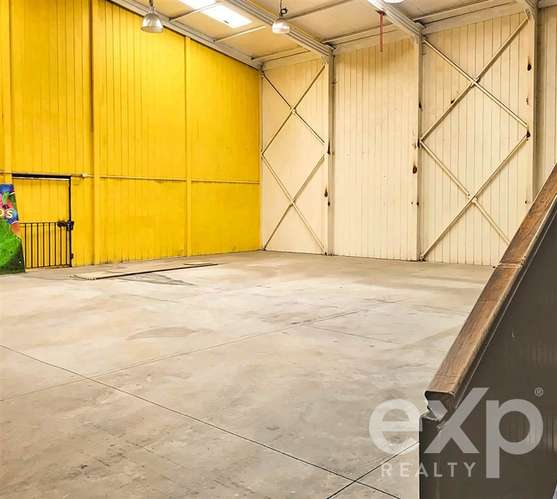 Arriendo galpón 300 m habilitado con oficina y baños, Concón