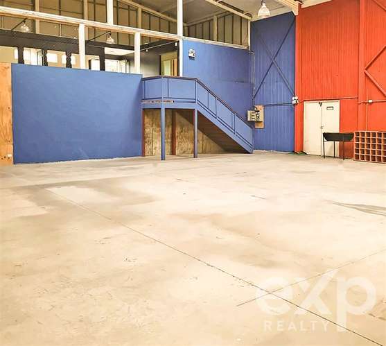 Arriendo galpón 300 m habilitado con oficina y baños, Concón