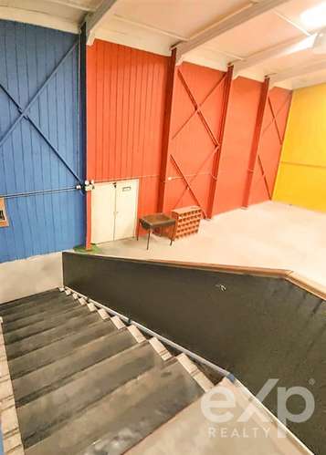 Arriendo galpón 300 m habilitado con oficina y baños, Concón