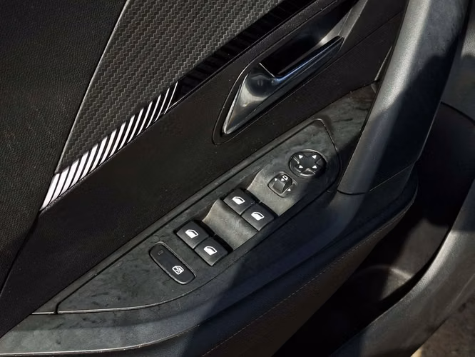 PEUGEOT 2008 2025 - Imagen 12