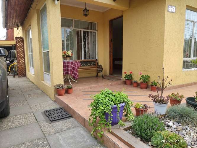 3 Dormitorios, 2 baños, amplio patio y garaje.-