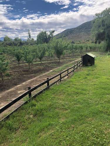 Terreno agrícola con derechos de agua, casa y piscina
