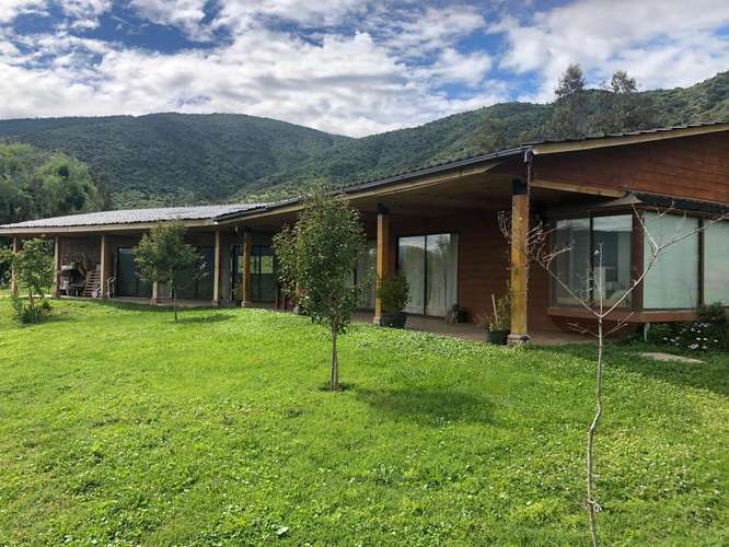 Terreno agrícola con derechos de agua, casa y piscina