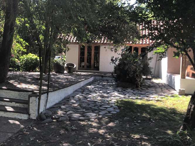 Centro de eventos en funcionamiento con casa de huéspedes y piscina - Valle de Aconcagua