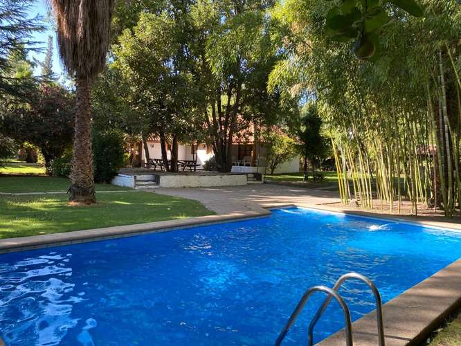 Centro de eventos en funcionamiento con casa de huéspedes y piscina - Valle de Aconcagua