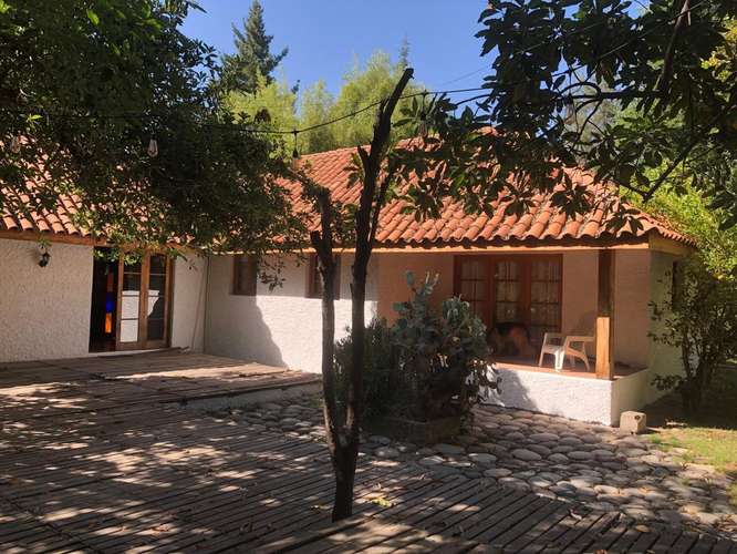 Centro de eventos en funcionamiento con casa de huéspedes y piscina - Valle de Aconcagua