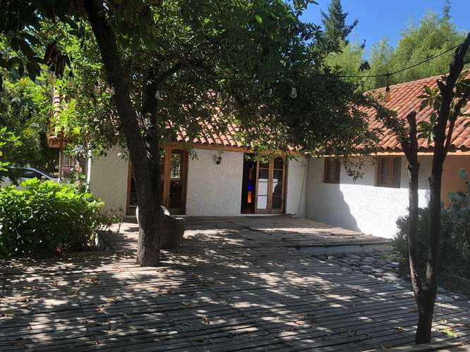 Centro de eventos en funcionamiento con casa de huéspedes y piscina - Valle de Aconcagua