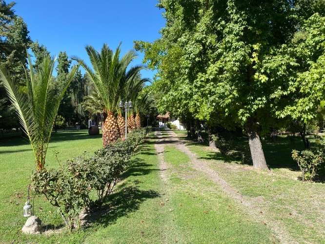 Centro de eventos en funcionamiento con casa de huéspedes y piscina - Valle de Aconcagua