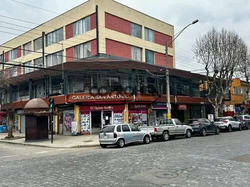 Se vende local en galería  San Antonio
