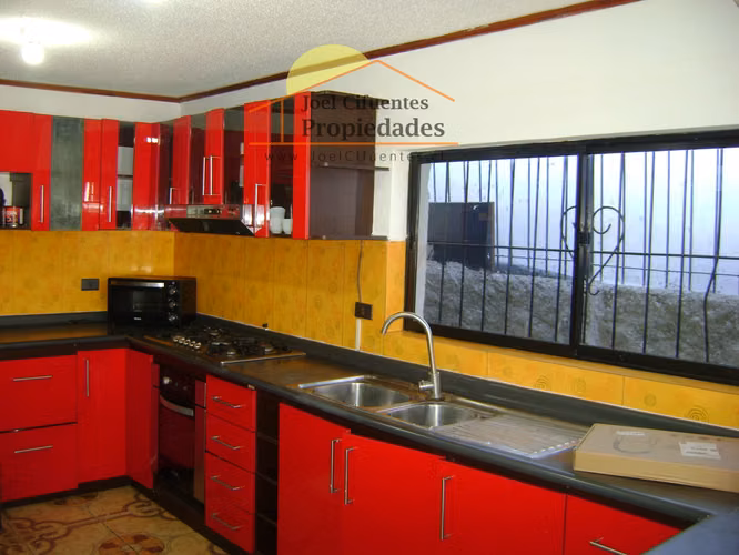 Amplia casa, 1 piso, sólida, excelente ubicación. Cod. 160 - Imagen 8