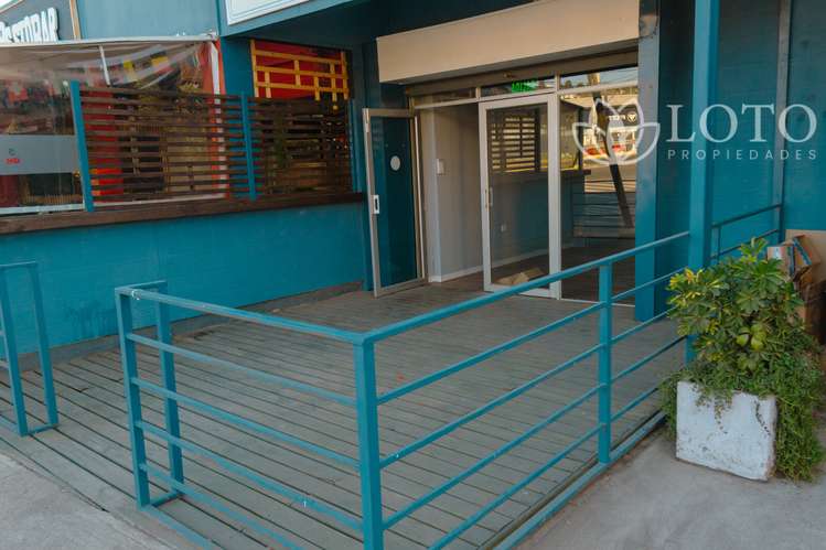 Se arrienda local comercial en paseo Comercial consolidado