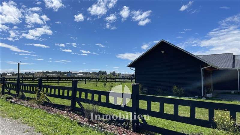 Casa con vista al Volcán 3D/2B y 2 cabañas - Llanquihue