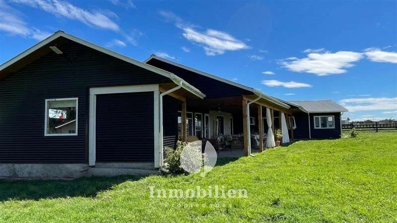 Casa con vista al Volcán 3D/2B y 2 cabañas - Llanquihue