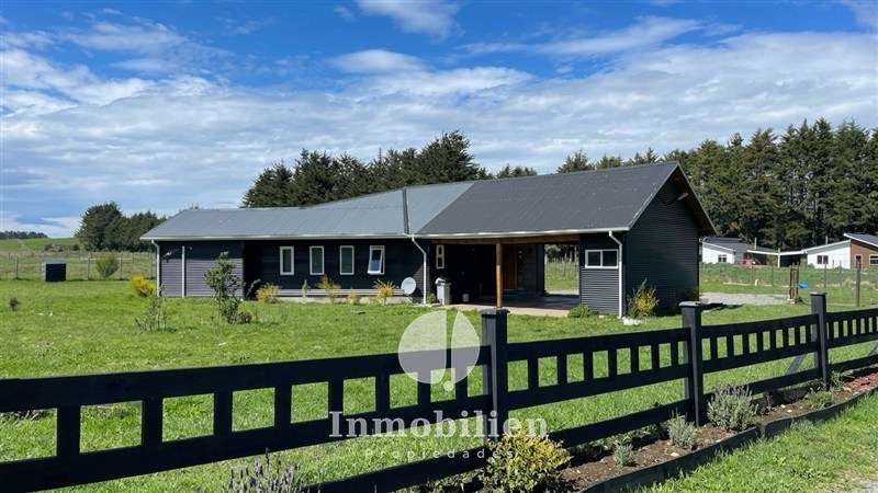 Casa con vista al Volcán 3D/2B y 2 cabañas - Llanquihue