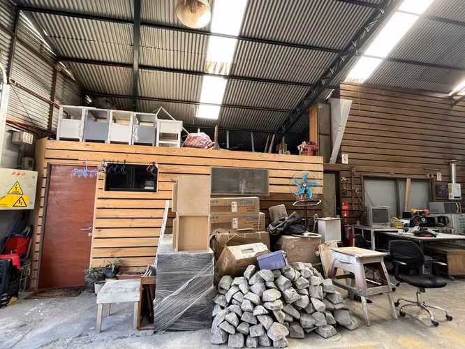 Inmueble Comercial Con Construcciones Habitacionales