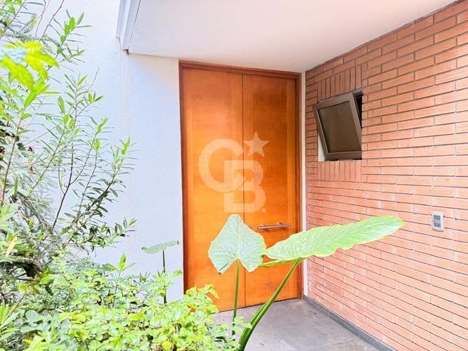Hermosa Casa Mediterranea en condominio