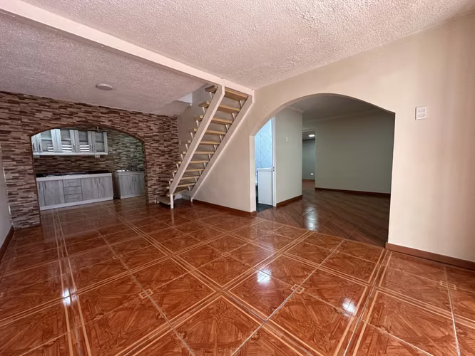 SE ARRIENDA CASA EN LA FLORIDA