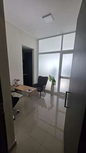 ARRENDAMOS OFICINA  EN EDIFICIO CENTRO URBANO