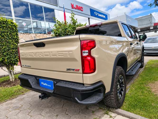 Chevrolet Silverado 6.2 ZR2 AT 4X4 2023 - Imagen 4