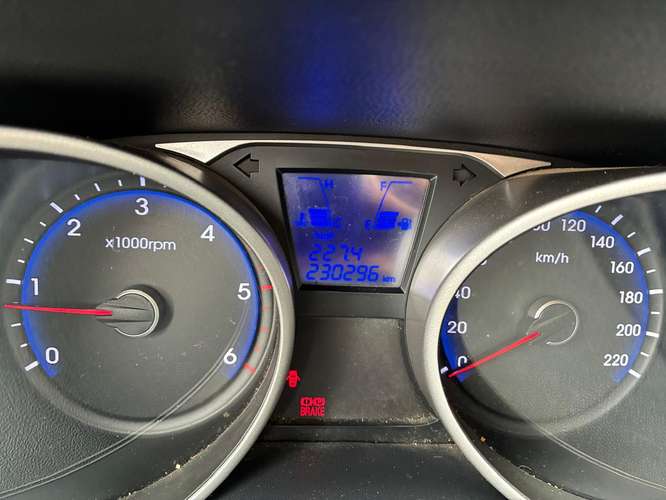 HYUNDAI NEW TUCSON GL CRDI 2.0 — 2014 - Imagen 10