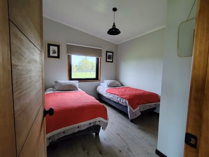 Venta Casa en Parcela 5.000 m² / 2 Dormitorios + 1 Baño / Año 2025 – Río Negro / Región de Los Lagos