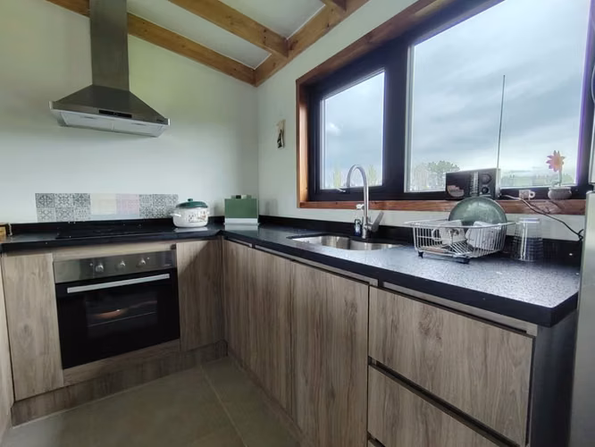 Venta Casa en Parcela 5.000 m² / 2 Dormitorios + 1 Baño / Año 2025 – Río Negro / Región de Los Lagos