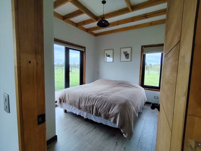 Venta Casa en Parcela 5.000 m² / 2 Dormitorios + 1 Baño / Año 2025 – Río Negro / Región de Los Lagos
