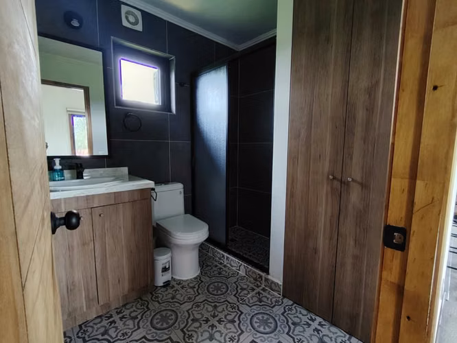 Venta Casa en Parcela 5.000 m² / 2 Dormitorios + 1 Baño / Año 2025 – Río Negro / Región de Los Lagos