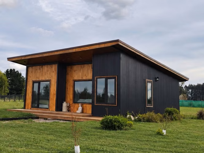 Venta Casa en Parcela 5.000 m² / 2 Dormitorios + 1 Baño / Año 2025 – Río Negro / Región de Los Lagos