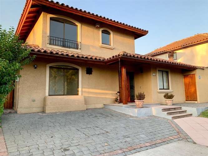Casa en arriendo de 4 dorm. en Lo Barnechea