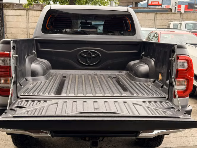 TOYOTA HILUX SR MECANICA 4X4 AÑO  KM UNICO DUEÑO FACTURABLE CON IVA
