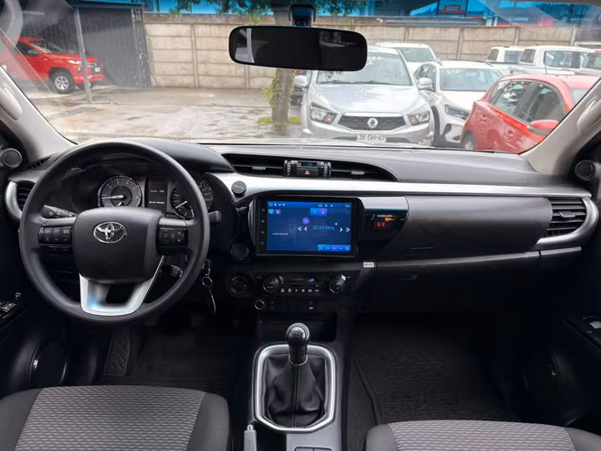 TOYOTA HILUX SR MECANICA 4X4 AÑO  KM UNICO DUEÑO FACTURABLE CON IVA