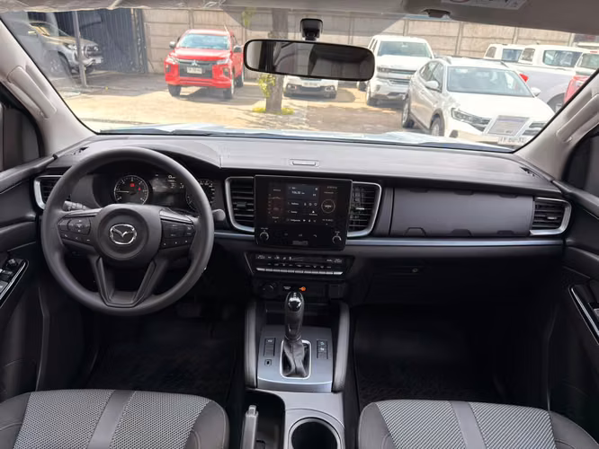 MAZDA BT-50 2.2T CORE 4X4 AUTOMATICA 2.460KM AÑO 2026 UNICO DUEÑO - Imagen 9