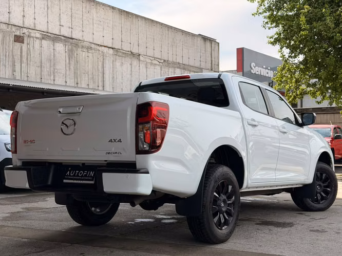 MAZDA BT-50 2.2T CORE 4X4 AUTOMATICA 2.460KM AÑO 2026 UNICO DUEÑO - Imagen 3