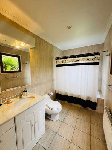 Moderna Casa con Excelente Conectividad (186126) - Imagen 9