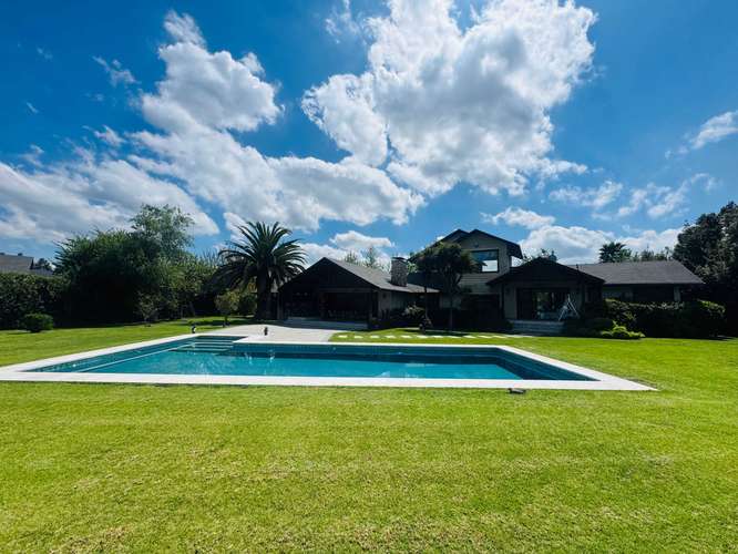 Moderna Casa con Excelente Conectividad (186126) - Imagen 14
