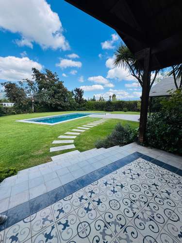 Moderna Casa con Excelente Conectividad (186126) - Imagen 21